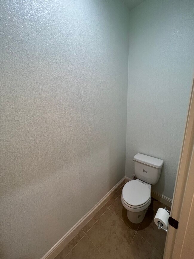 Building Photo - Desirable and Spacious 5-Bedroom Home in Empire Ranch!