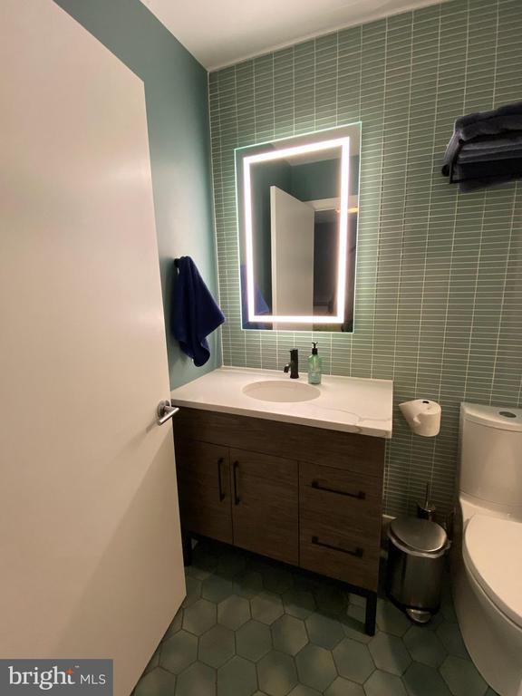 Building Photo - 805 Rosehill Dr