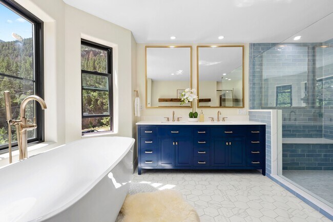 Building Photo - 205 Loop Dr