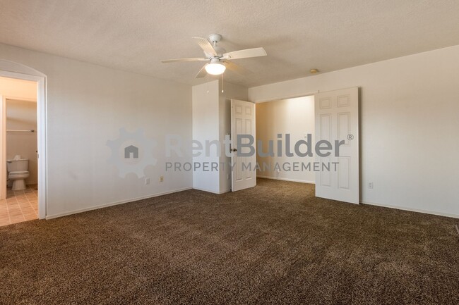 Building Photo - JANUARY MOVE IN SPECIAL: $500 Off 1 Month'...