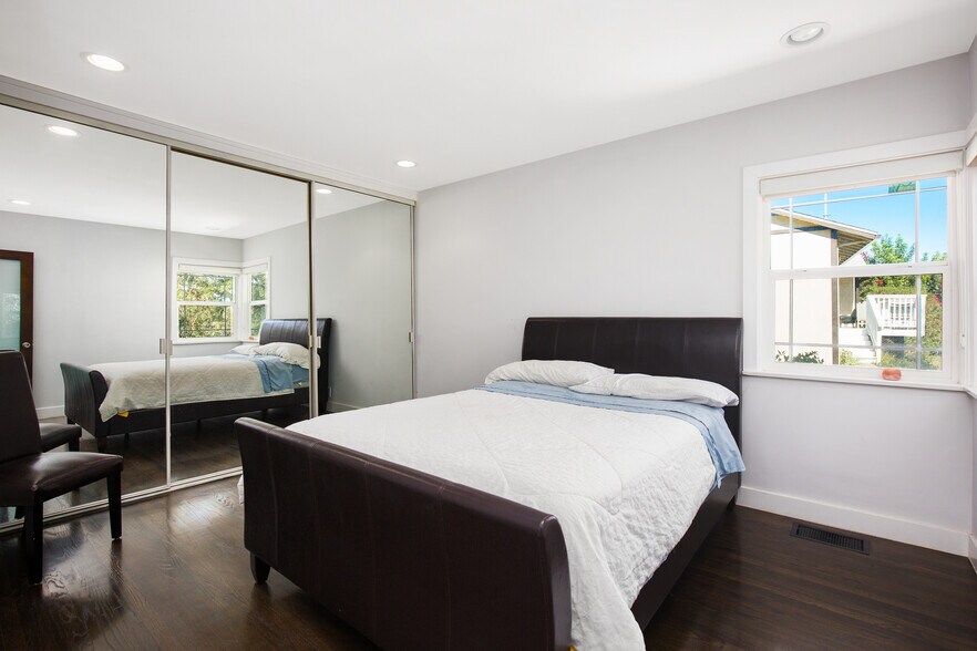 Building Photo - 4007 Sumac Dr