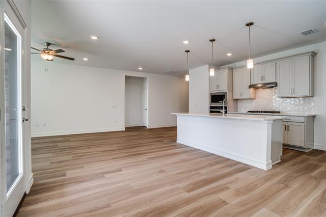 Building Photo - 1600 Tyler Dr