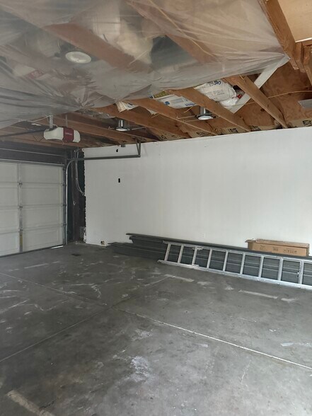 Building Photo - 6832 Amigo Ave