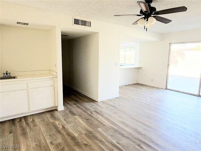 Building Photo - 3565 S Calmosa St