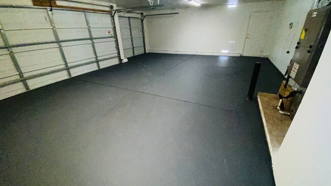 Building Photo - Gorgeous Remodeled Spacious 4 bedroom