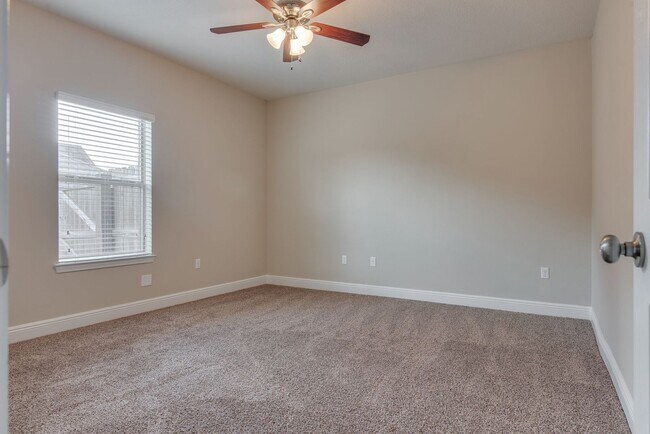 Building Photo - Spacious 4-Bedroom Home - Winners Gait