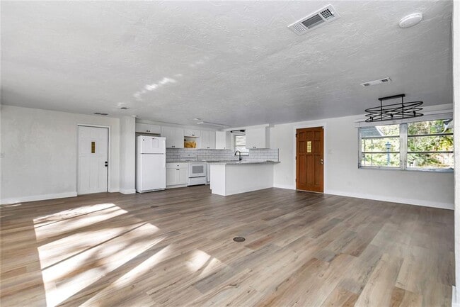 Building Photo - 11440 E Blue Cove Dr