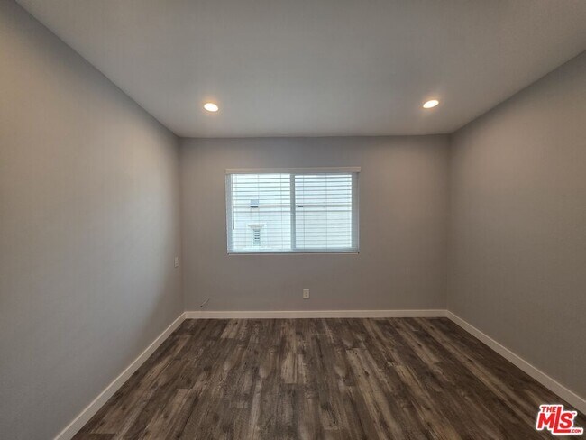 Building Photo - 210 S Lucia Ave