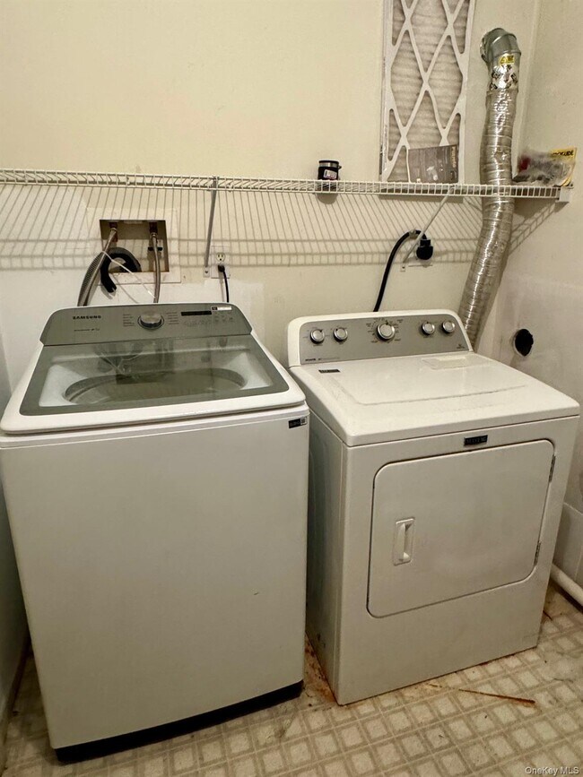 Building Photo - 18 Penny Ln