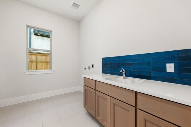 Building Photo - 1222 Crown Frst Dr