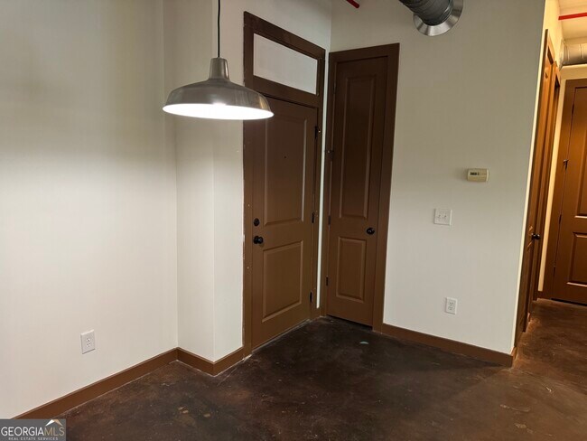 Building Photo - 250 Martha Dr