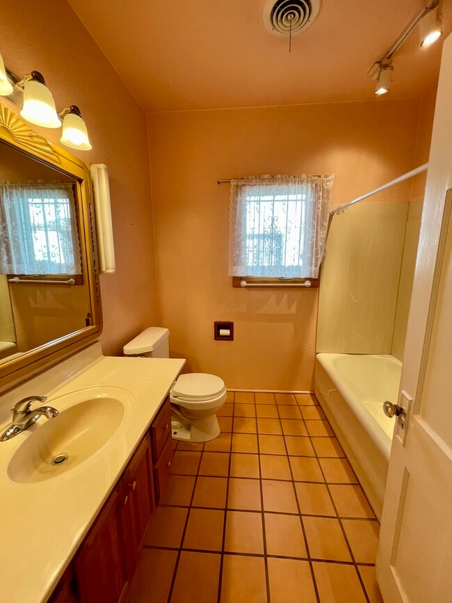 Building Photo - Girard UNM