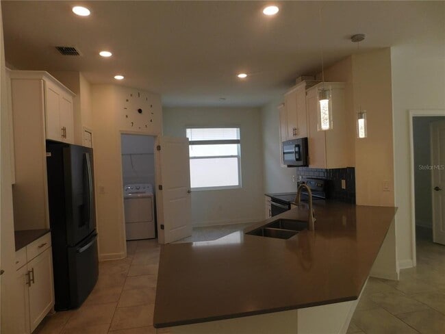 Building Photo - 1830 Good Neighbor Lp