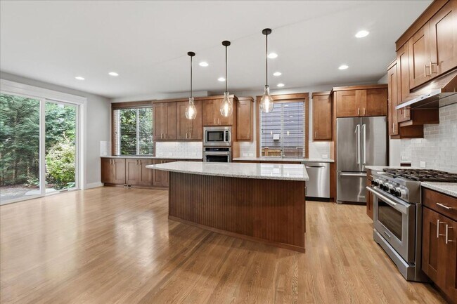 Building Photo - 4bd/4.5ba Sammamish Home