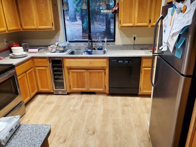 Building Photo - 18111 N Meadow Dr