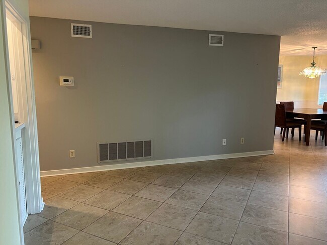 Building Photo - Unfurnished First Floor 3BR Condo in Sea Pines, Near Harbour Town!