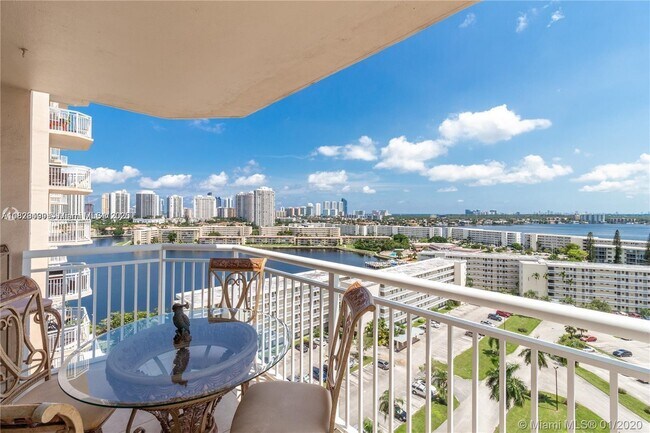 Building Photo - 18021 Biscayne Blvd