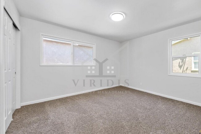 Building Photo - 905 Castro Ln