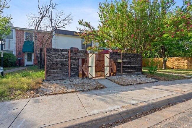 Building Photo - 5807 Coventry Ln