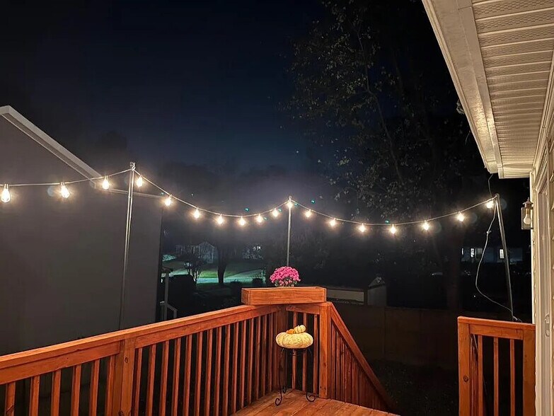 Building Photo - Room in House on Harmony Ct