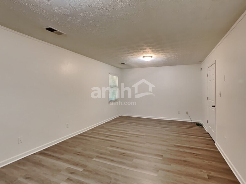 Building Photo - 137 Solomon Dr