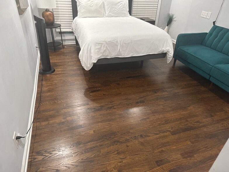 Building Photo - Room in House on Holly Rd NW