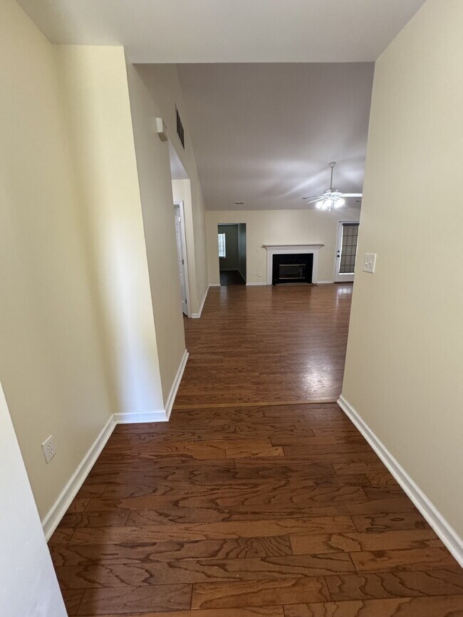 Building Photo - "Charming 3-Bedroom Retreat with Fireplace & Hardwood Floors in Fletcher, NC"