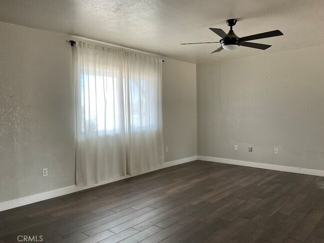 Building Photo - 17965 Live Oak St