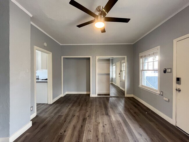 Interior Photo - 2014 Chestnut Avenue