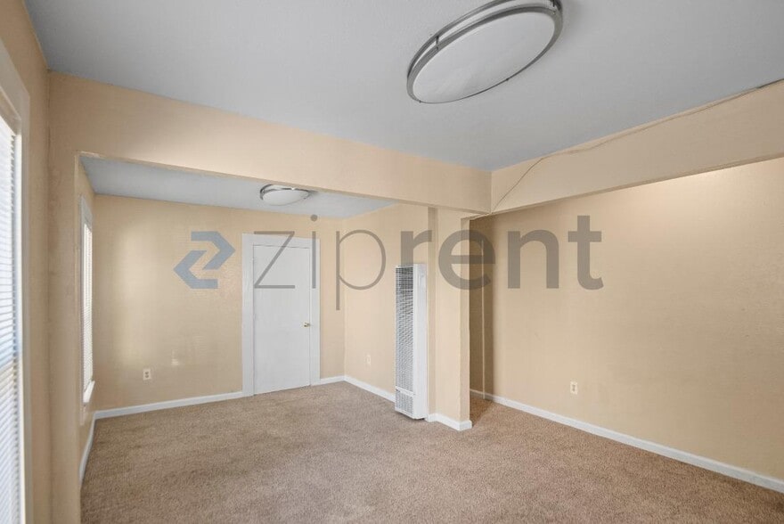 Building Photo - Unit