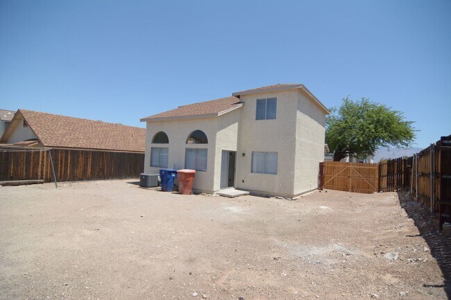 Building Photo - Remodeled 3 Bedroom 2.5 Bath House! West T...