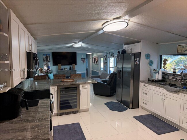 Building Photo - 212 Orchid St