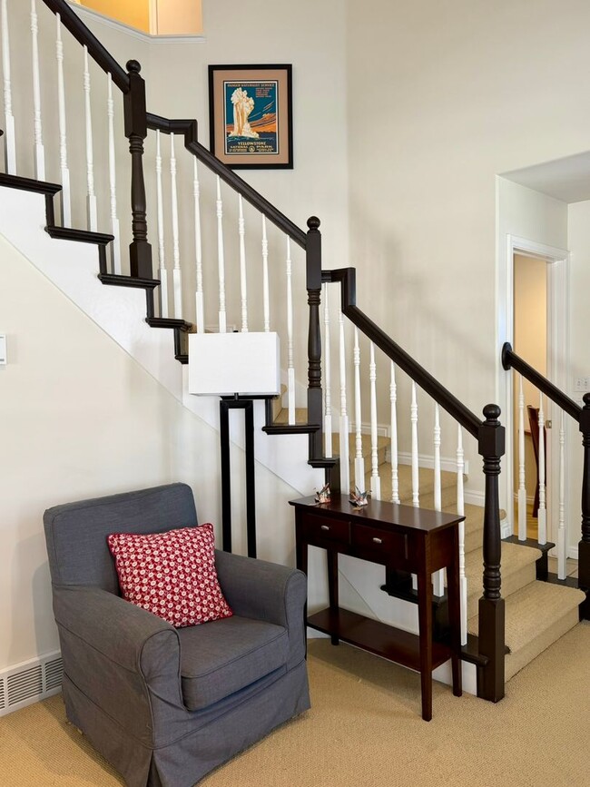 Building Photo - Townhouse within Walking Distance of Downtown Sugarhouse