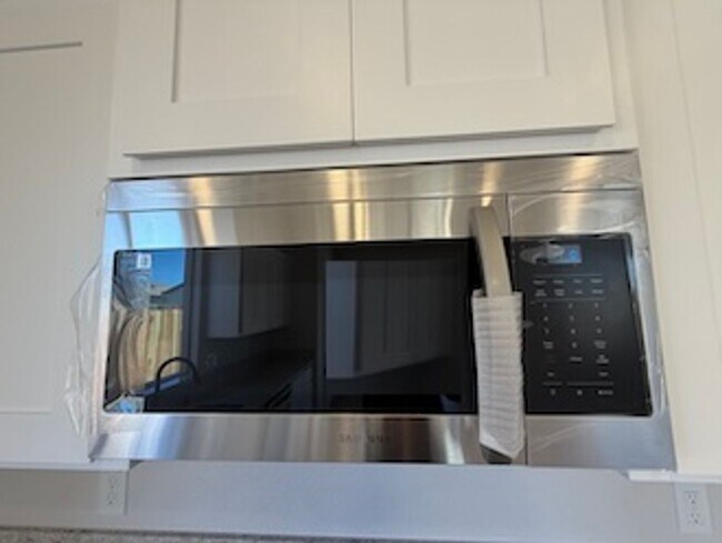 Building Photo - Brand New Single Story Solar All Electric Home in Roseville