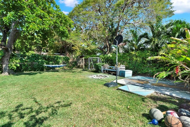 Building Photo - 6450 SW 28th St