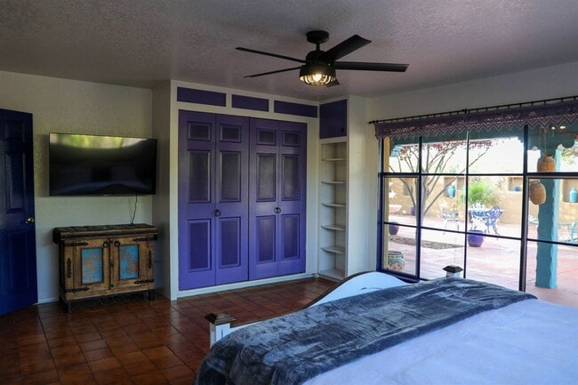 Building Photo - Garcia House: Fully Furnished, Wonderful Hot Tub, Spacious Fenced Outdoor Area, Pet-Friendly too!