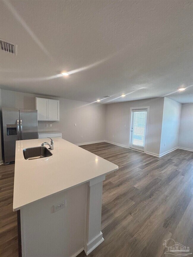 Building Photo - 111 Anhinga St