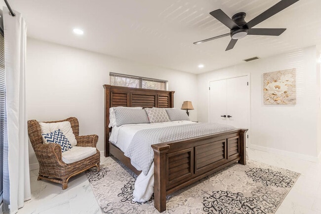 Building Photo - 4760 Greentree Way