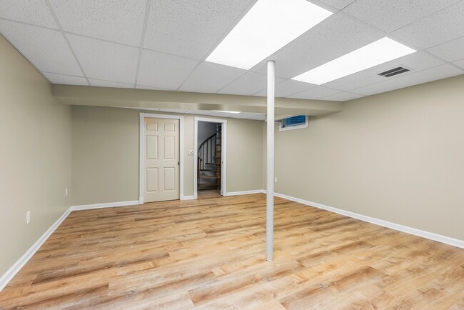 Building Photo - 607 E Wheel Rd