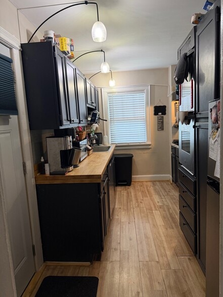 Kitchen - 997 Neil Ave