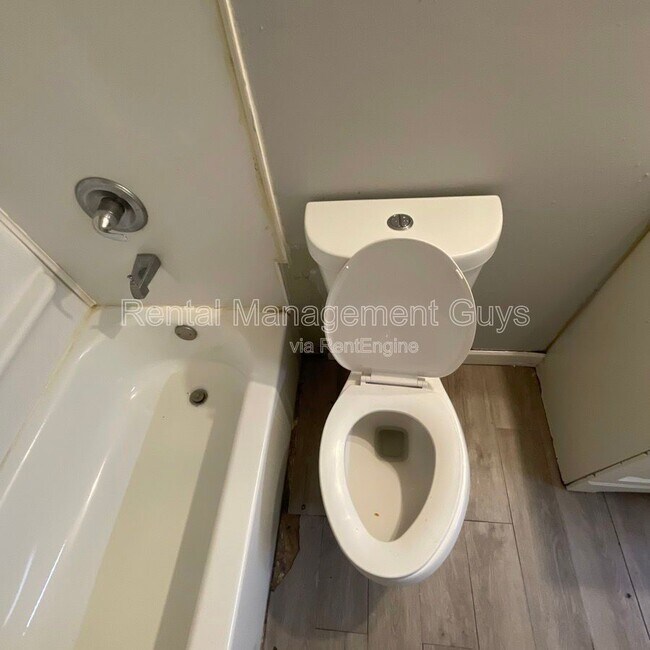 Building Photo - 2931 N Bryant Ave