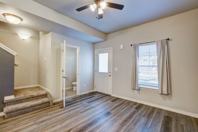 Building Photo - 884 Winding Brk Dr