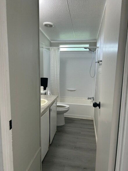 Building Photo - 4329 W Park Row Blvd