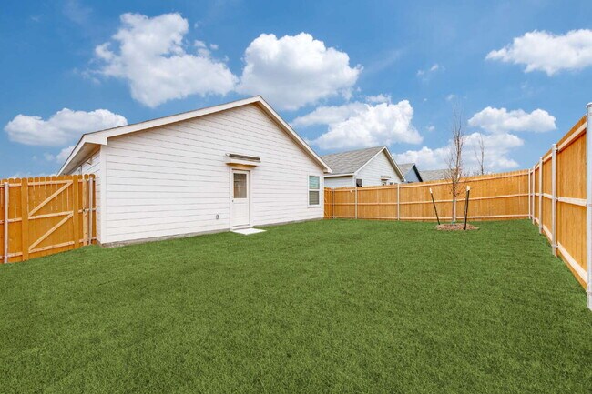 Building Photo - Newer 3-Bed Home with Fenced Yard, Fireplace & Attached Garage in Sherman