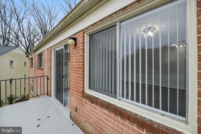 Building Photo - 10607 Weymouth St