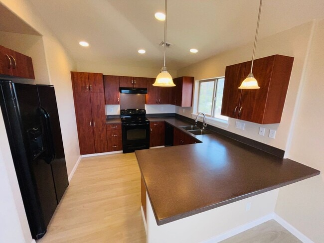 Building Photo - Kahiwelo at Makakilo 3 bedroom home for rent