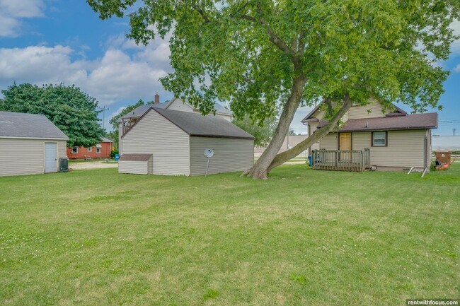 Building Photo - 227 Garfield Ave