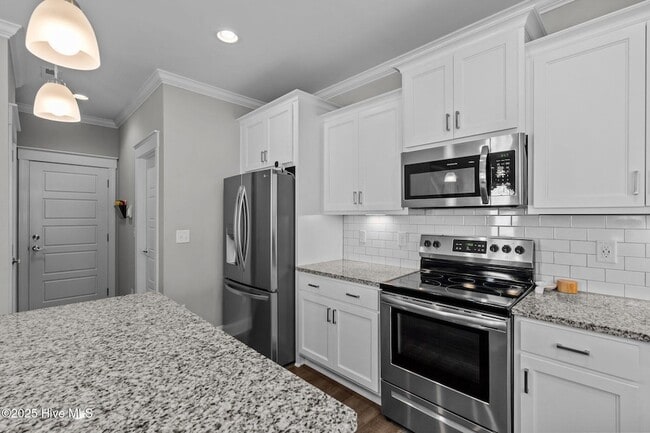 Building Photo - 594 E L Ives Dr