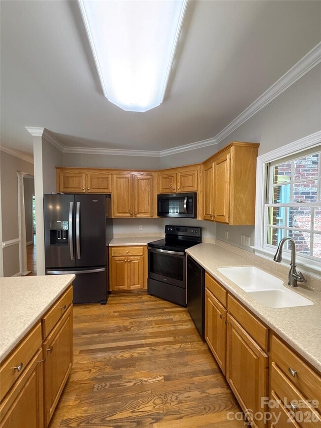 Building Photo - 2649 Willowbrook Dr