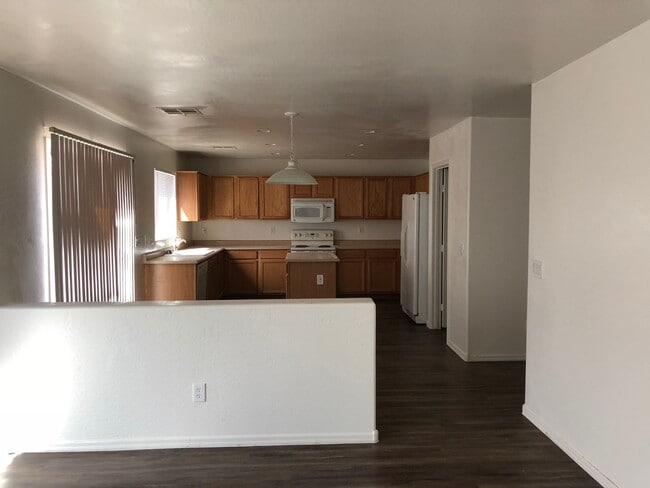 Building Photo - Massive 4 bedroom- 3 car garage- Large loft- Maricopa